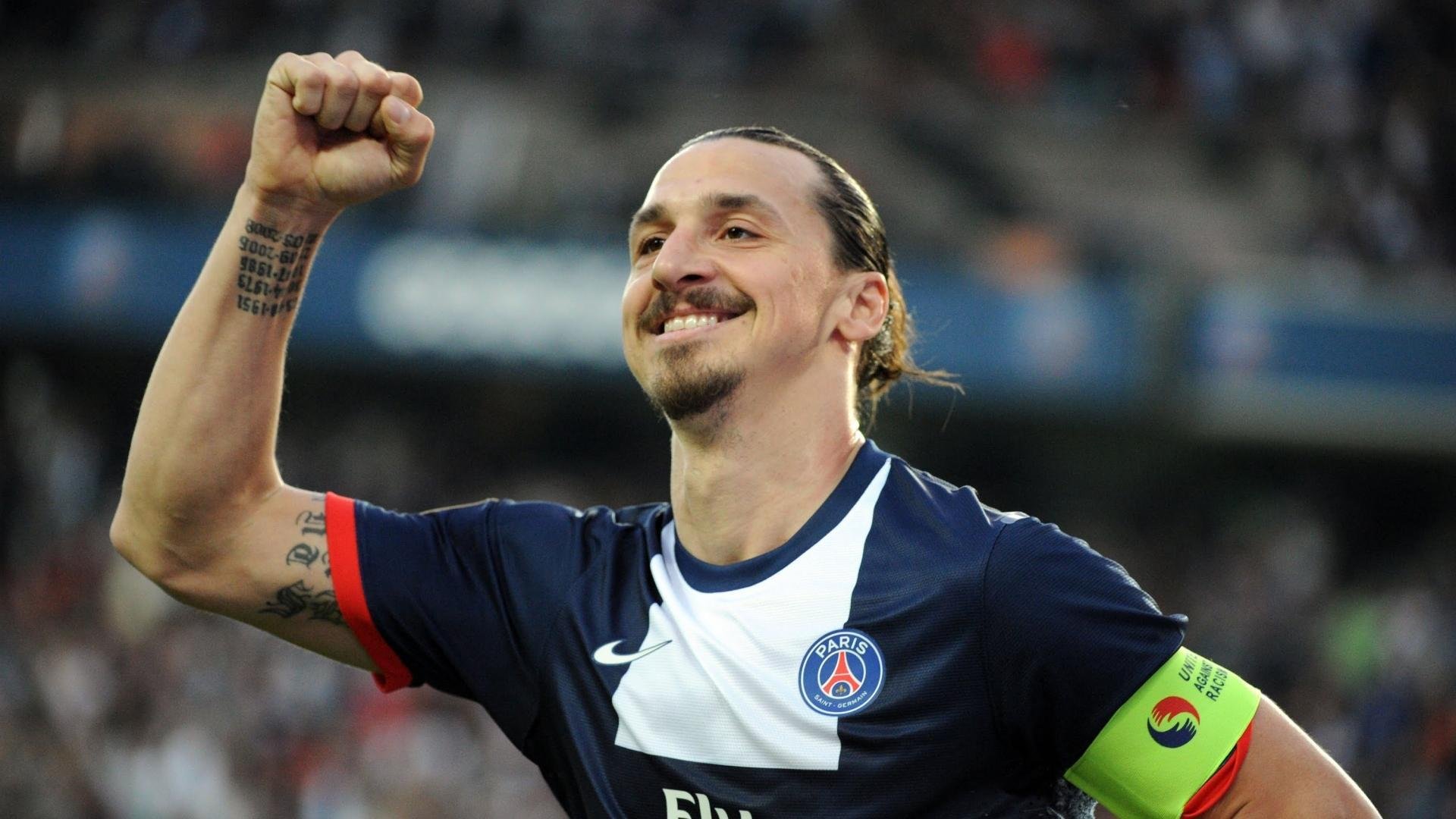 “场外趣事：明星球员的暖心生活”，明星球员足球